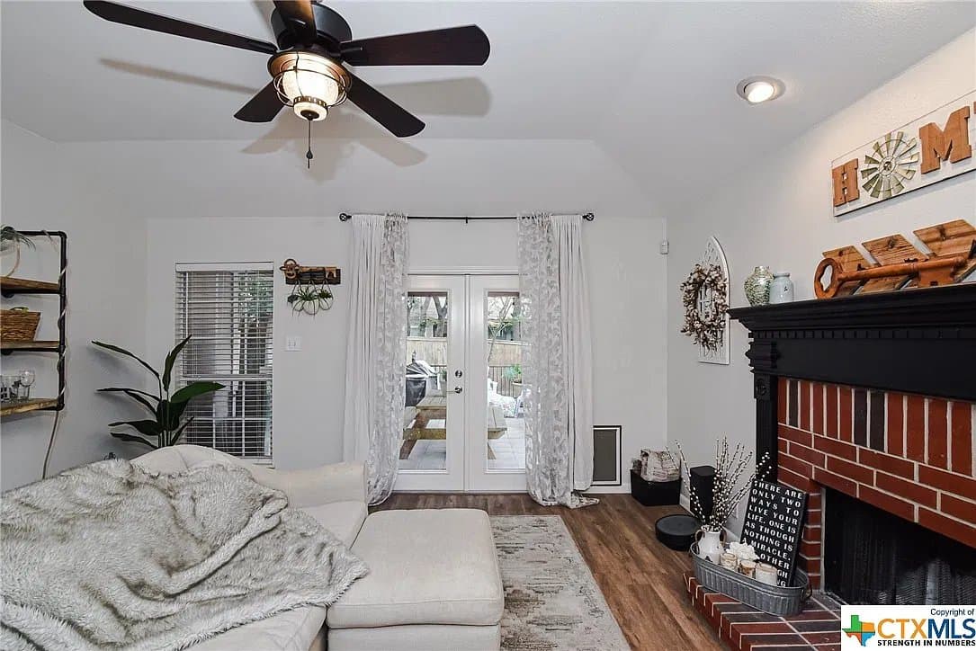 San Antonio House: 15847 Augusta Cor