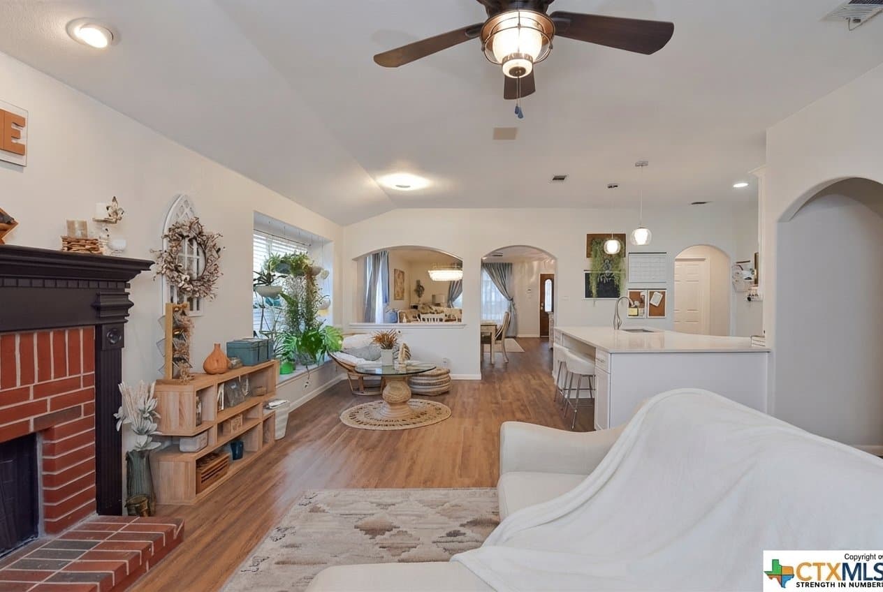 San Antonio House: 15847 Augusta Cor