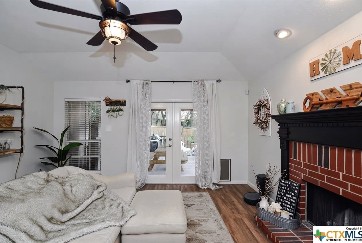 San Antonio House: 15847 Augusta Cor