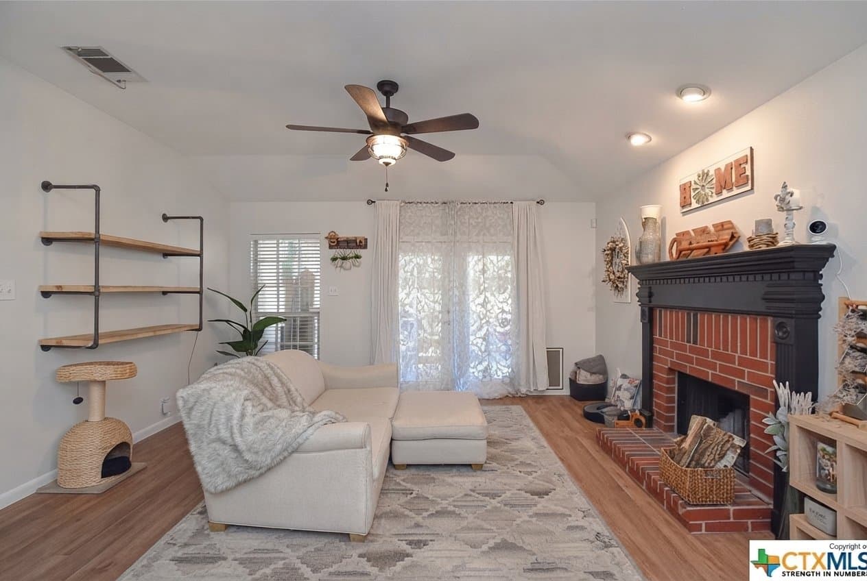 San Antonio House: 15847 Augusta Cor