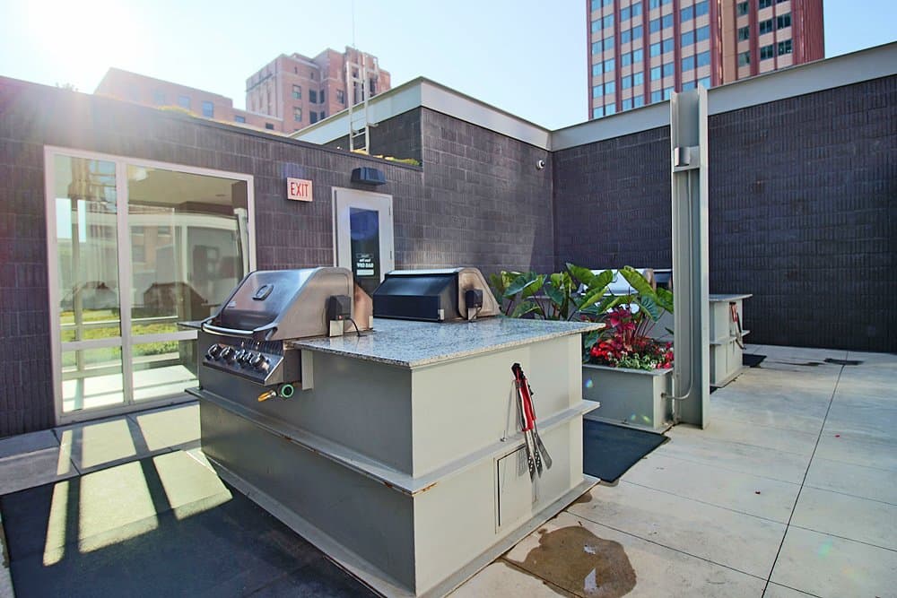 Chicago Condo: 75 West Chicago Avenue
