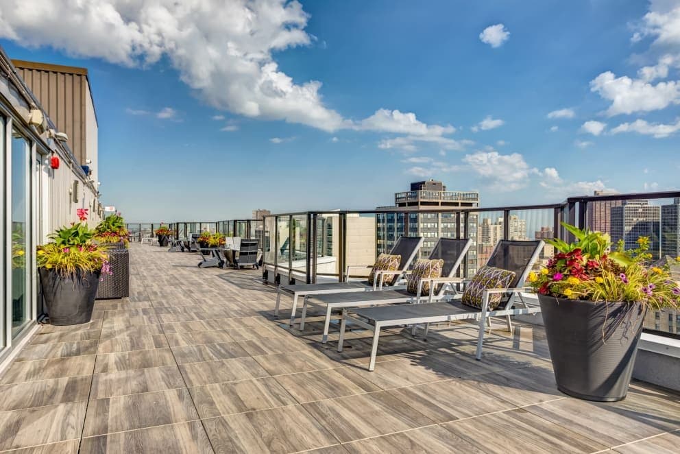Chicago Condo: 443 West Deming Place