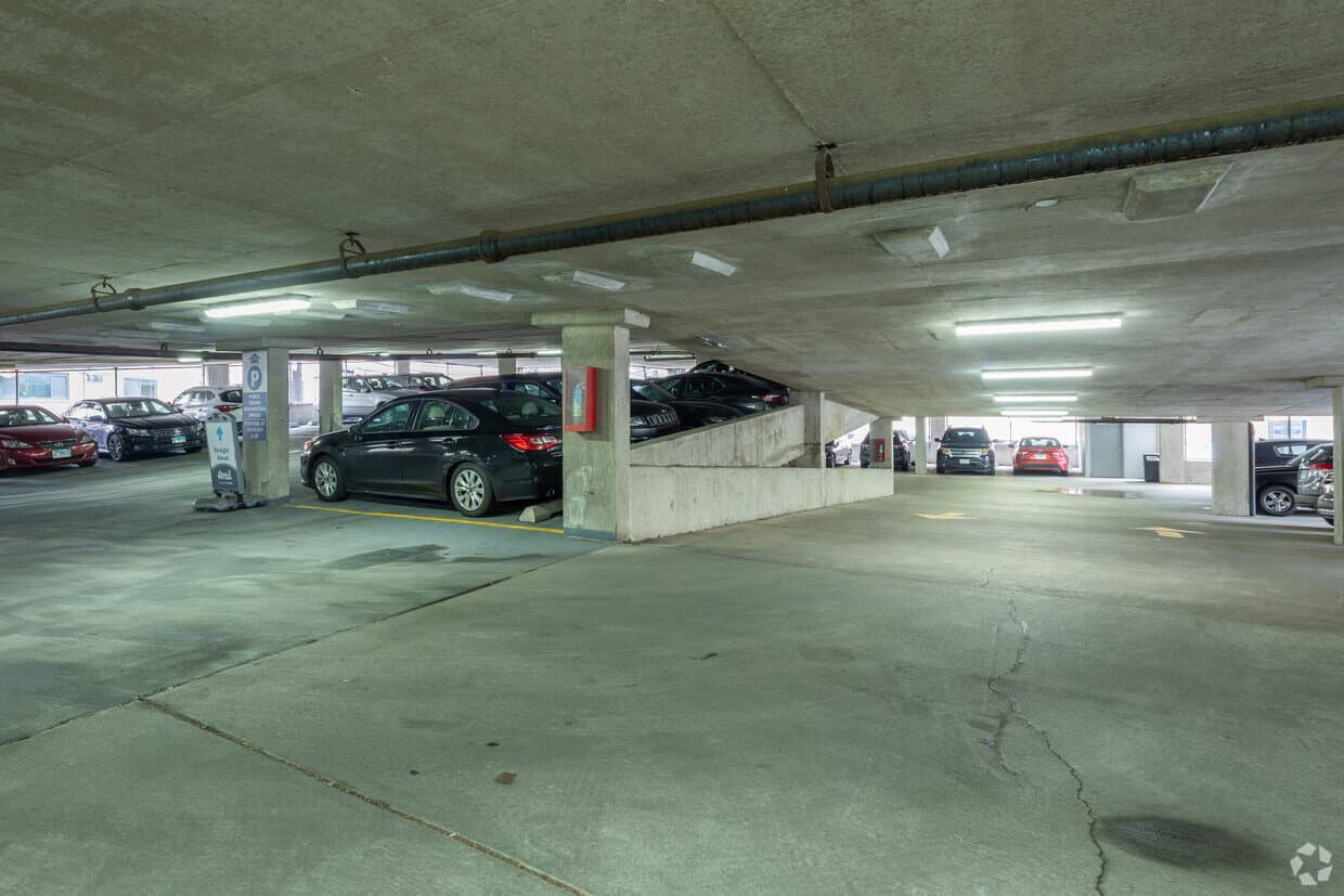 Chicago Condo: 443 West Deming Place