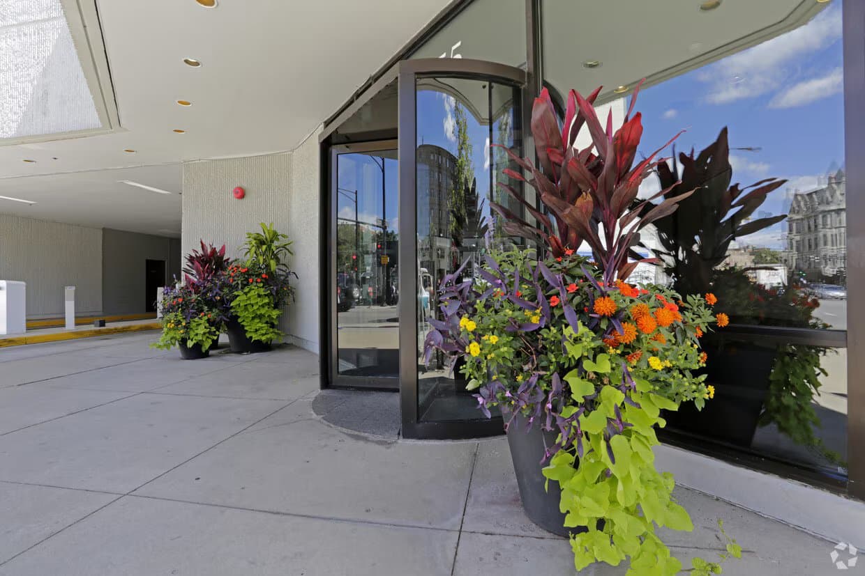 Chicago Condo: 443 West Deming Place