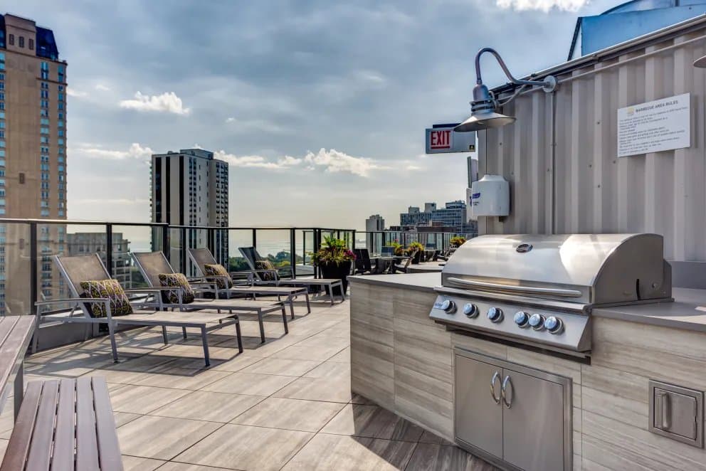 Chicago Condo: 443 West Deming Place