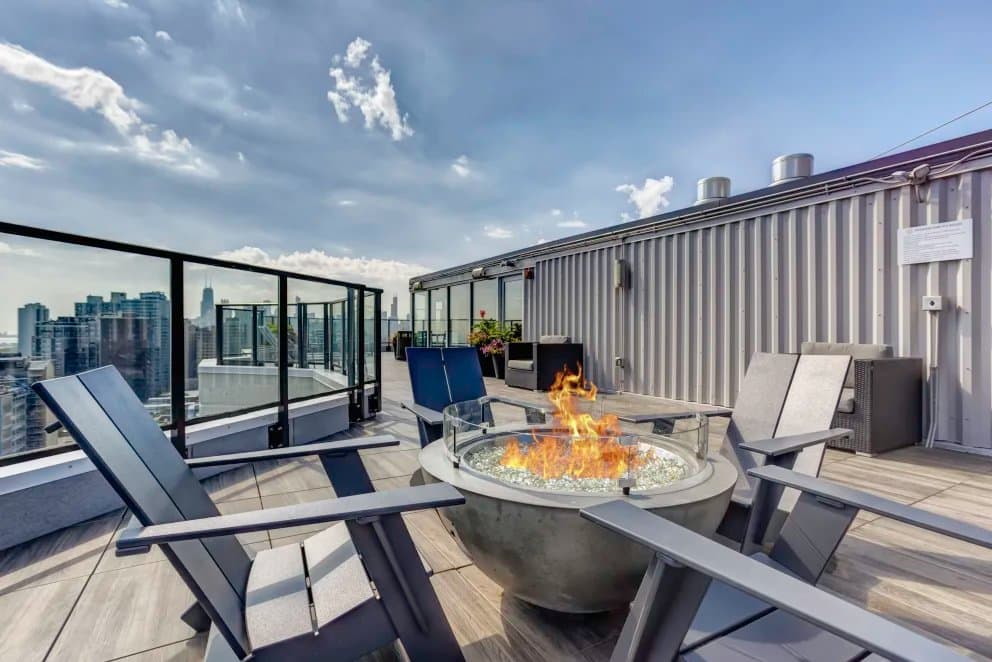 Chicago Condo: 443 West Deming Place