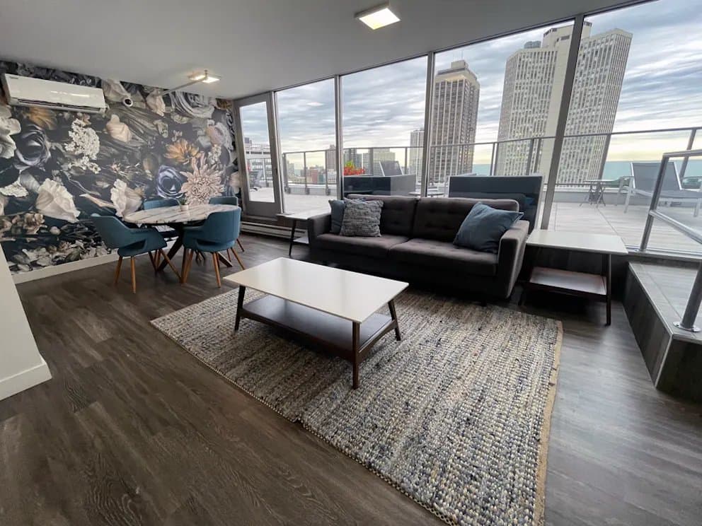 Chicago Condo: 443 West Deming Place