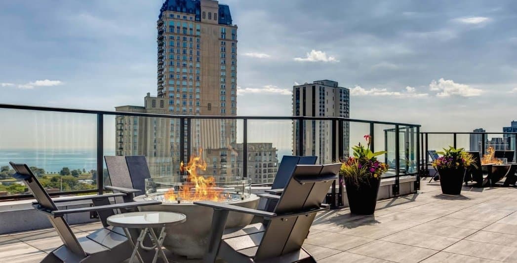 Chicago Condo: 443 West Deming Place