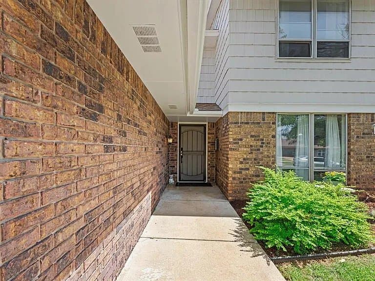 Oklahoma Single Room: 115th St