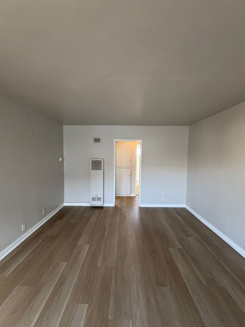 Los Angeles Apartment: 6714 11 Ave,Unit 7