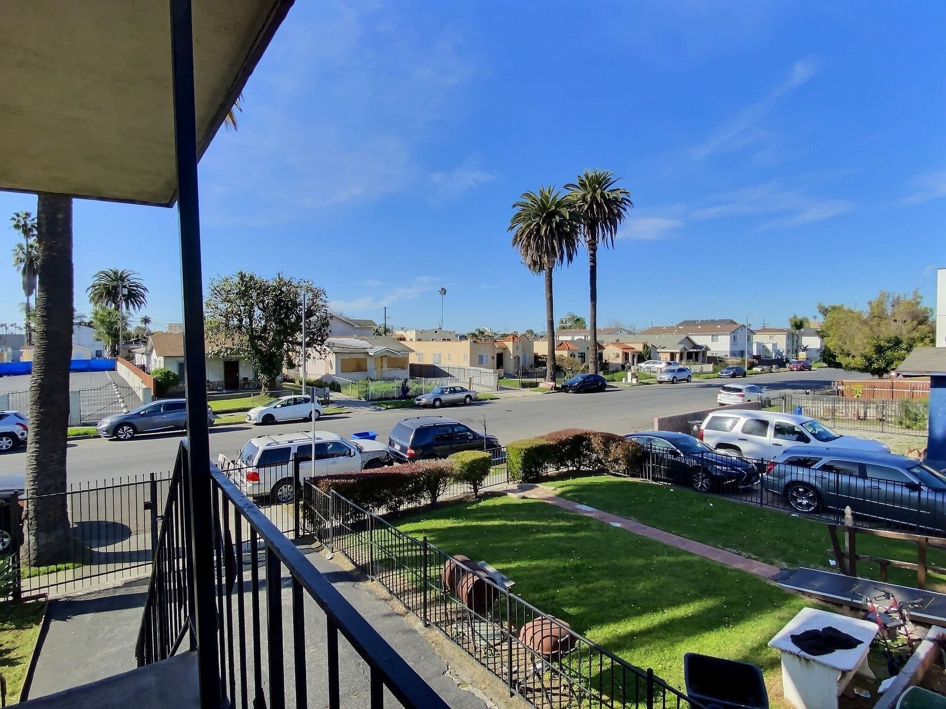 Los Angeles Apartment: 517 W. 84th Street