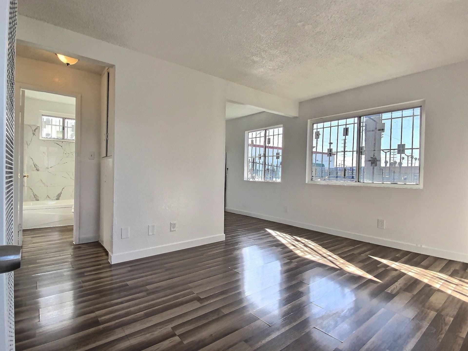 Los Angeles Apartment: 517 W. 84th Street