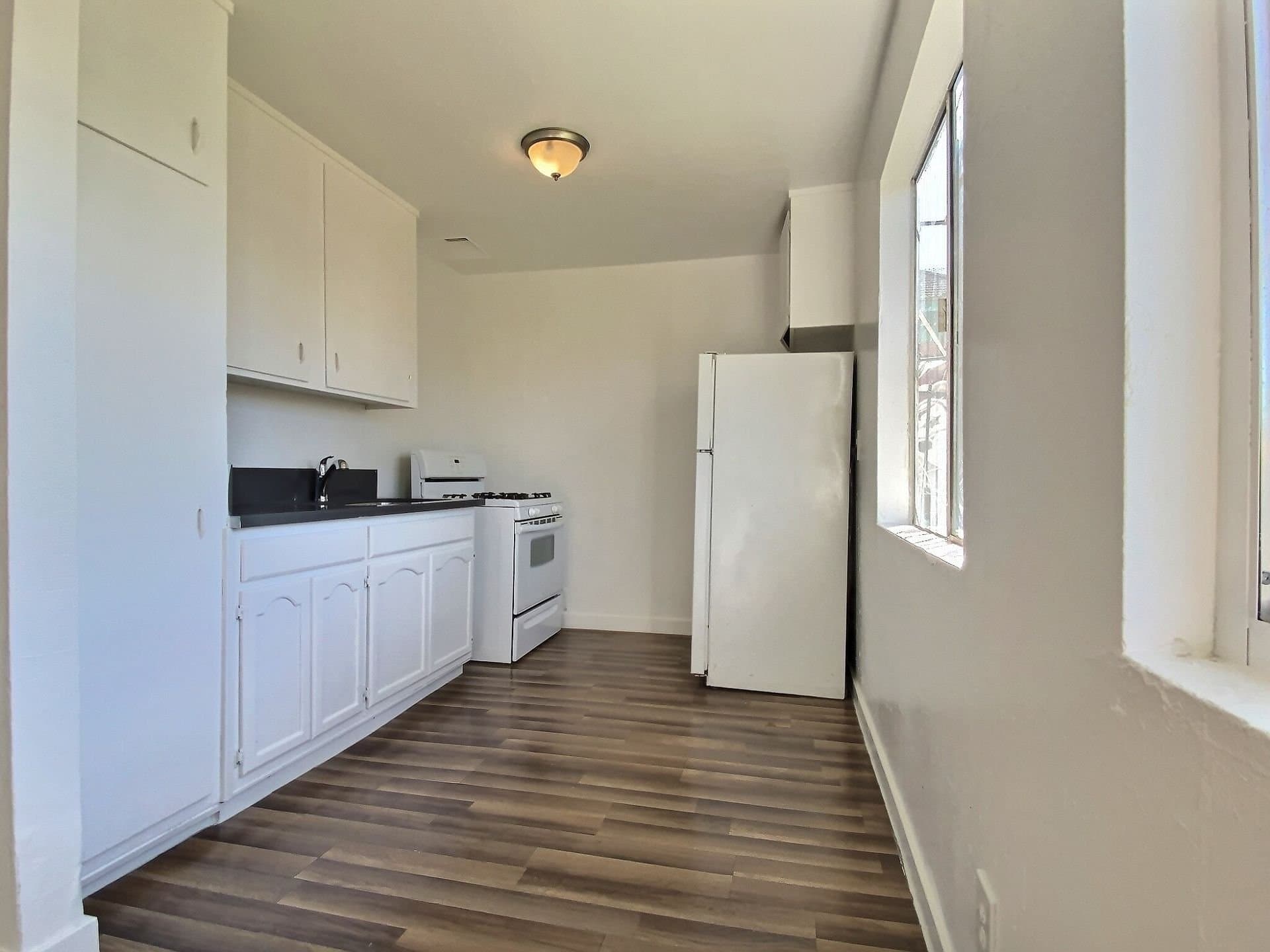 Los Angeles Apartment: 517 W. 84th Street