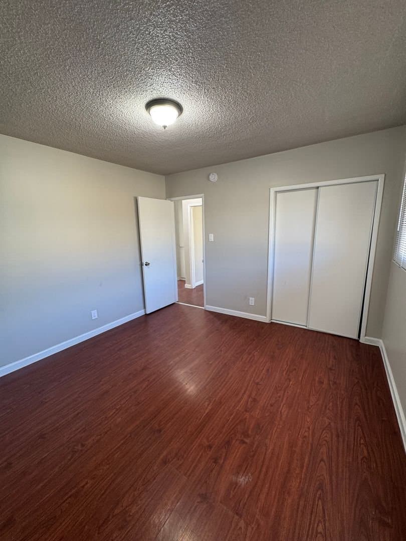Los Angeles Apartment: 1935 Obama Blvd #4
