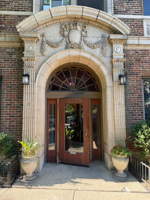 Chicago Apartment: 4278 N Hazel St