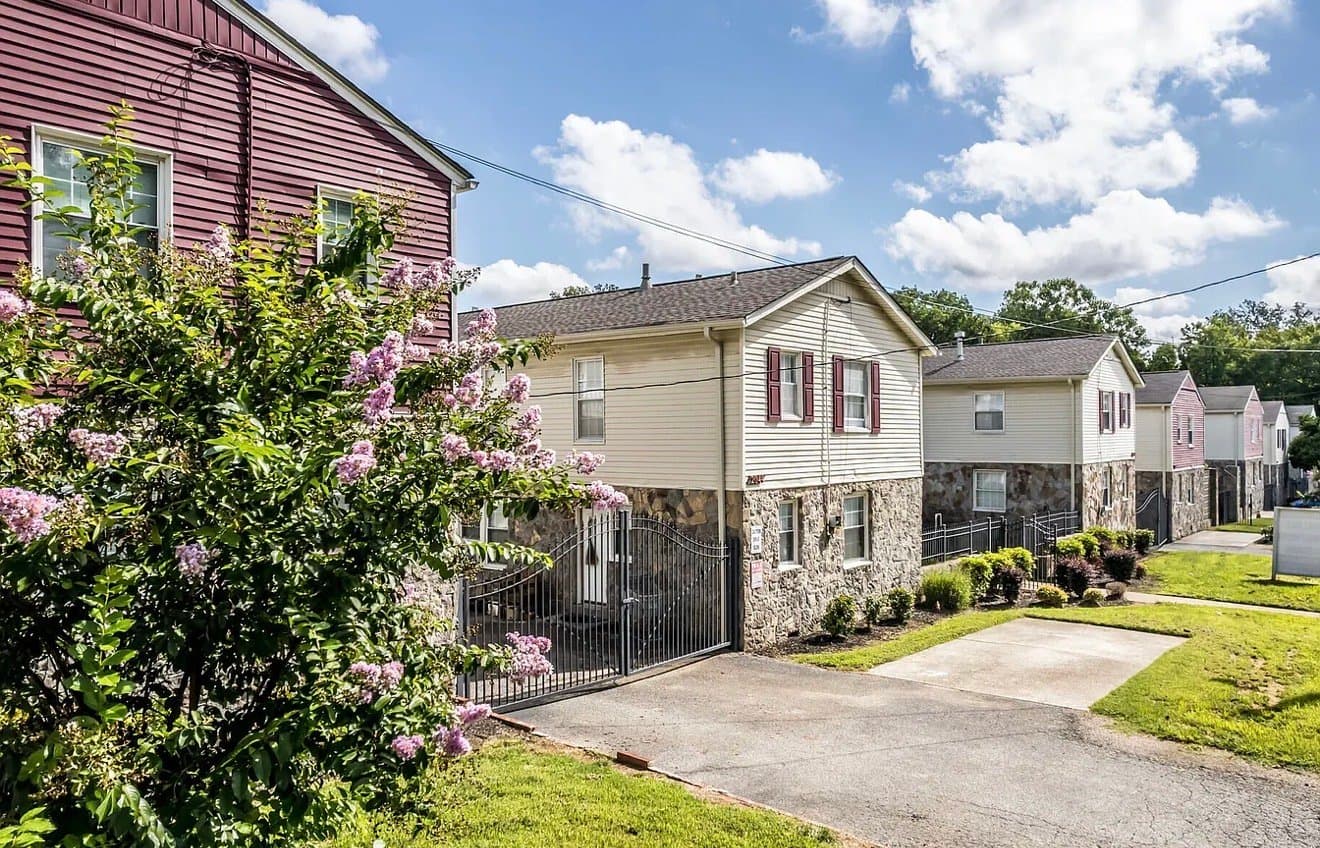 Memphis Apartment: 2024 Jefferson ave