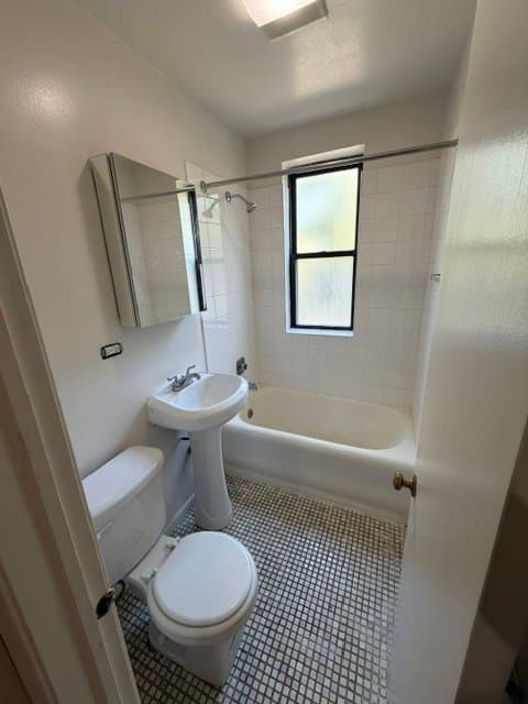 Chicago Apartment: 4278 N Hazel St