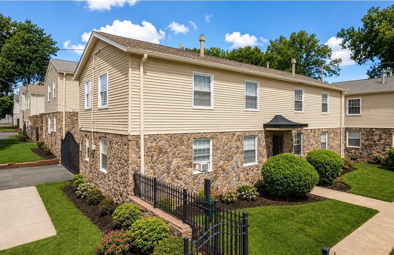 Memphis Apartment: 2024 Jefferson ave