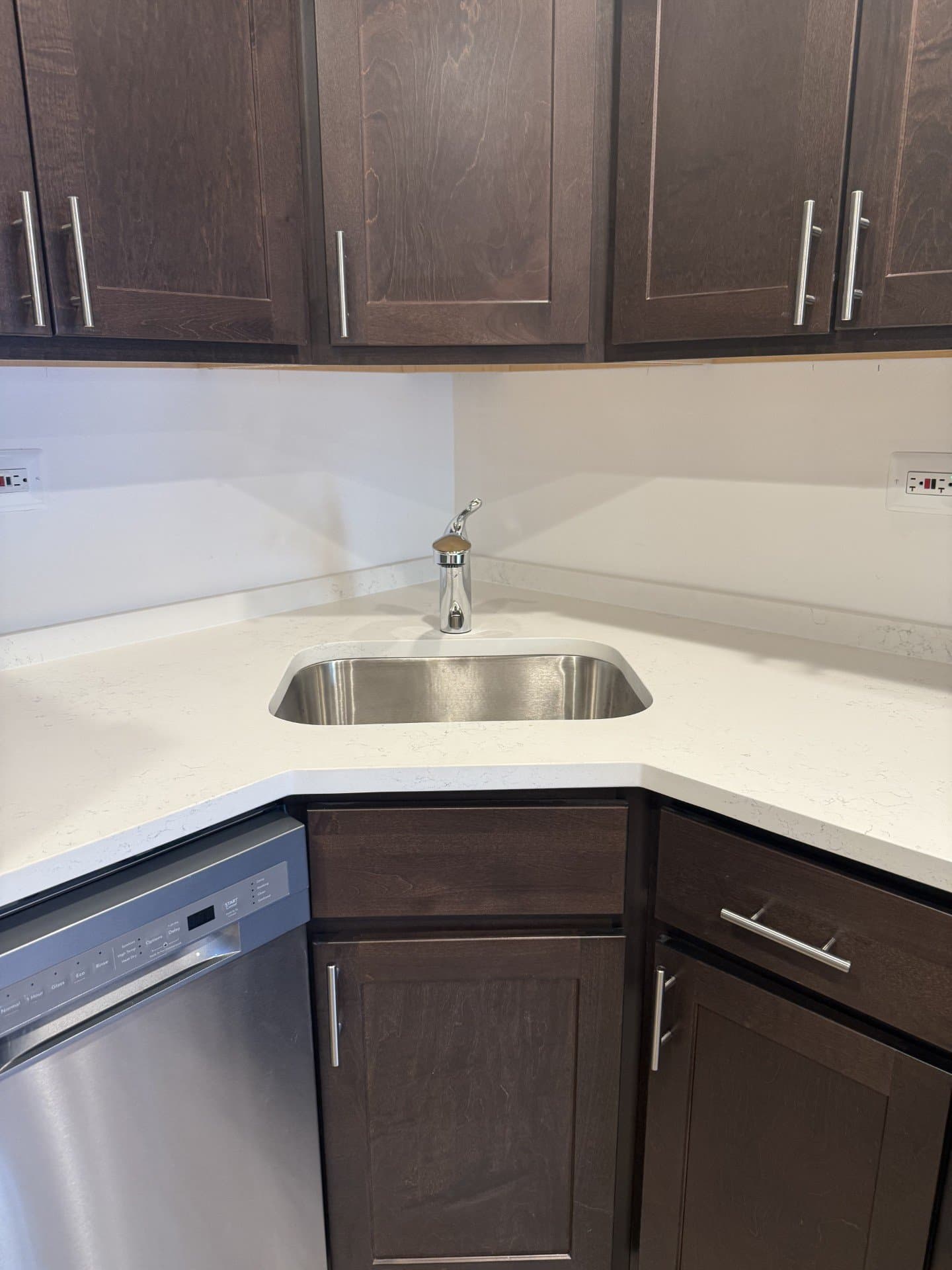 Chicago Apartment: 2233 N Lincoln Ave