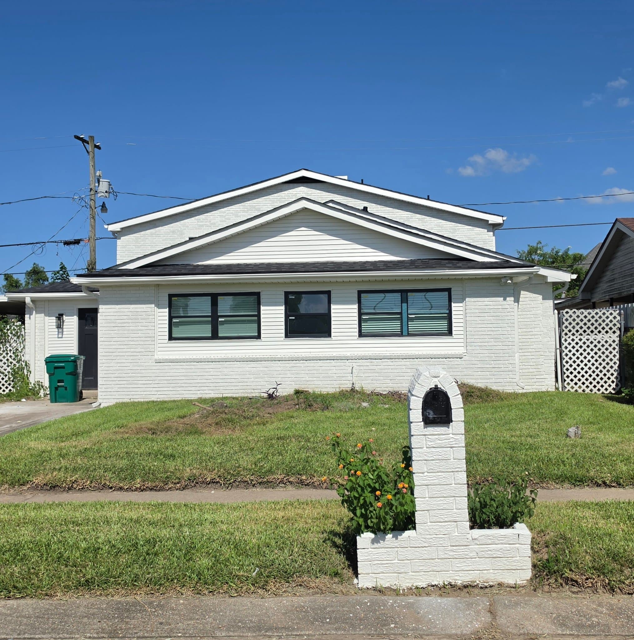 st rose Multiplex: 250 Mockingbird ln