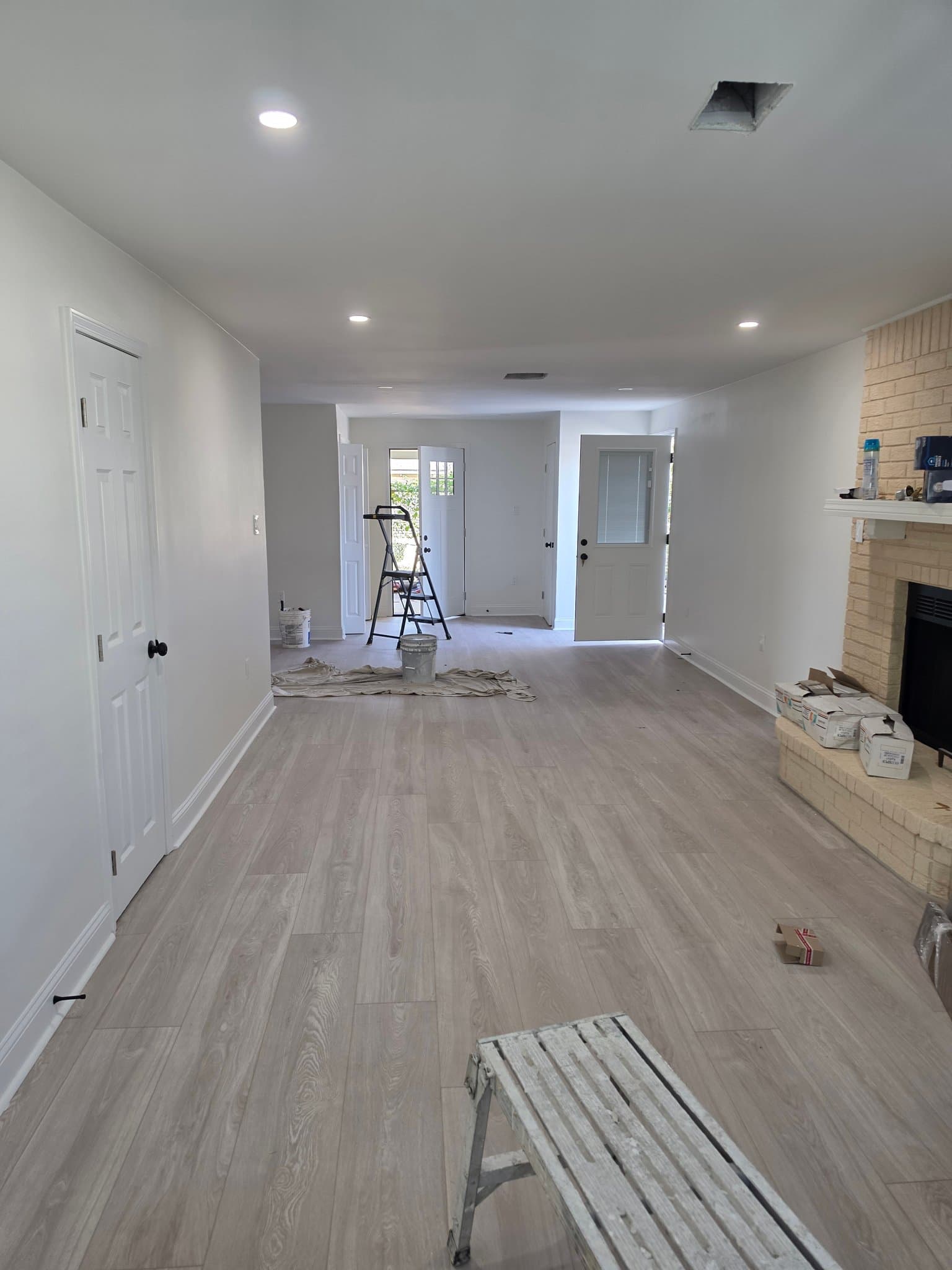 st rose Multiplex: 250 Mockingbird ln