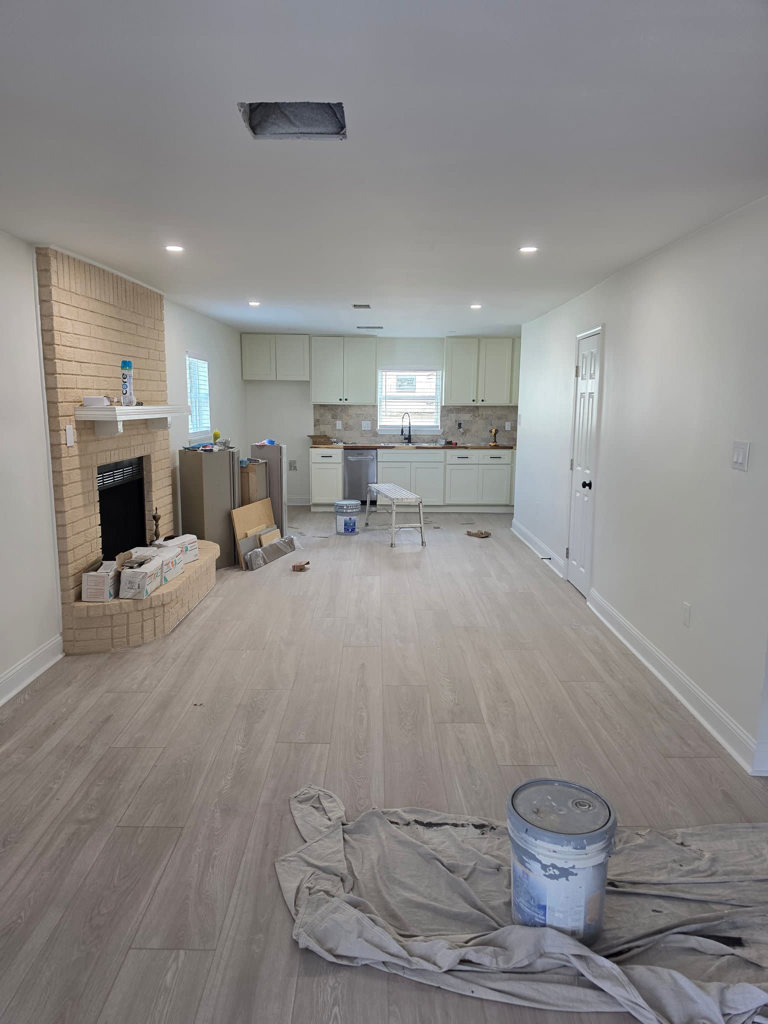 st rose Multiplex: 250 Mockingbird ln