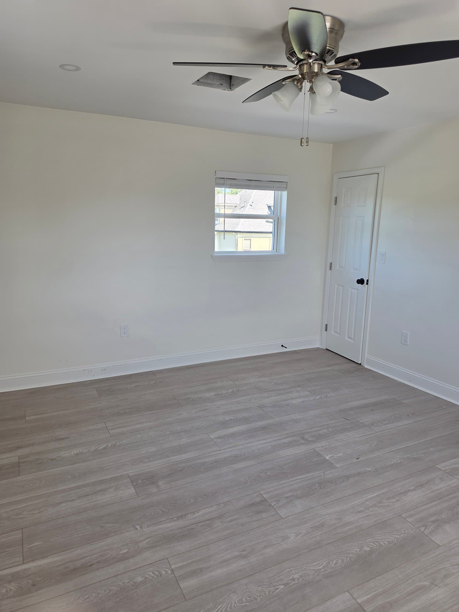 st rose Multiplex: 250 Mockingbird ln
