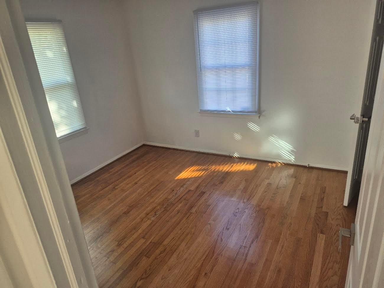Goldsboro House: 910 Hopkins St