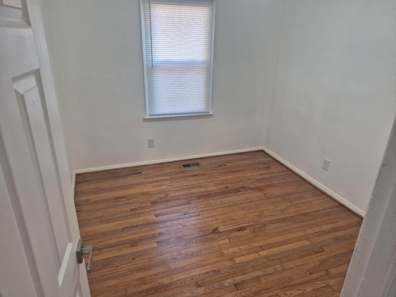 Goldsboro House: 910 Hopkins St