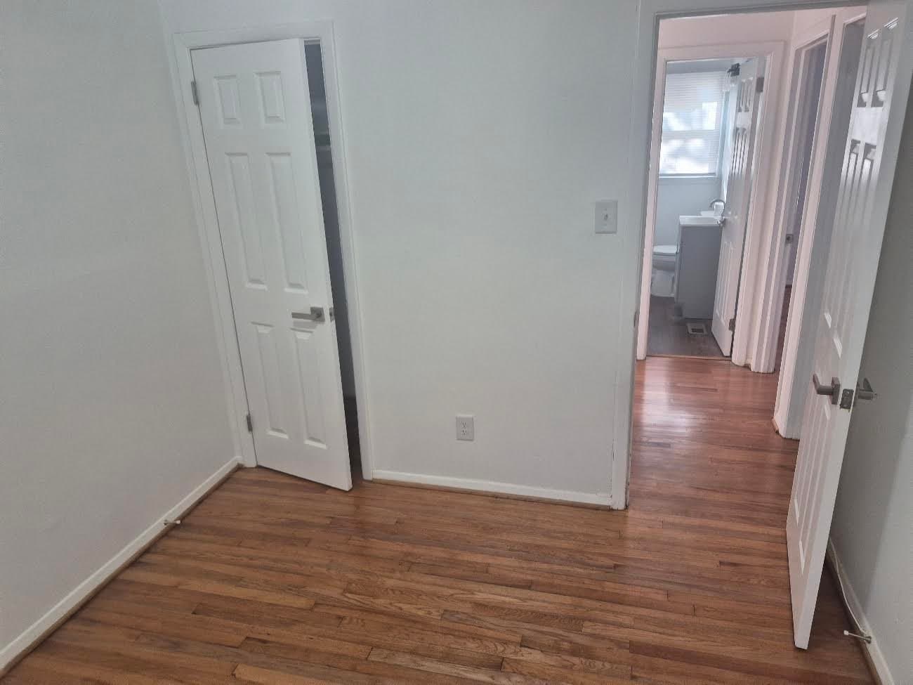 Goldsboro House: 910 Hopkins St