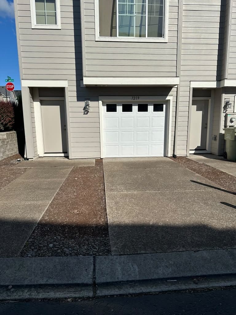 Portland Townhome: 7219 NW Eleanor Ave