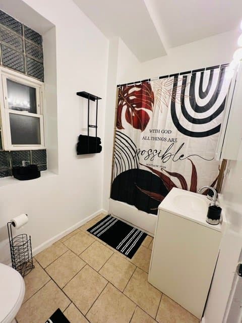Chicago Single Room: 3832 W Lexington St