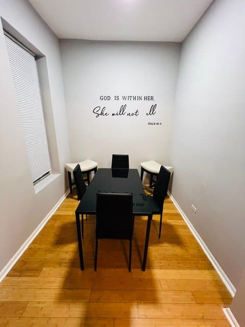 Chicago Single Room: 3832 W Lexington St