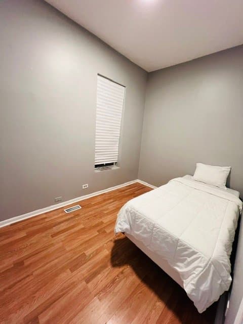 Chicago Single Room: 3832 W Lexington St