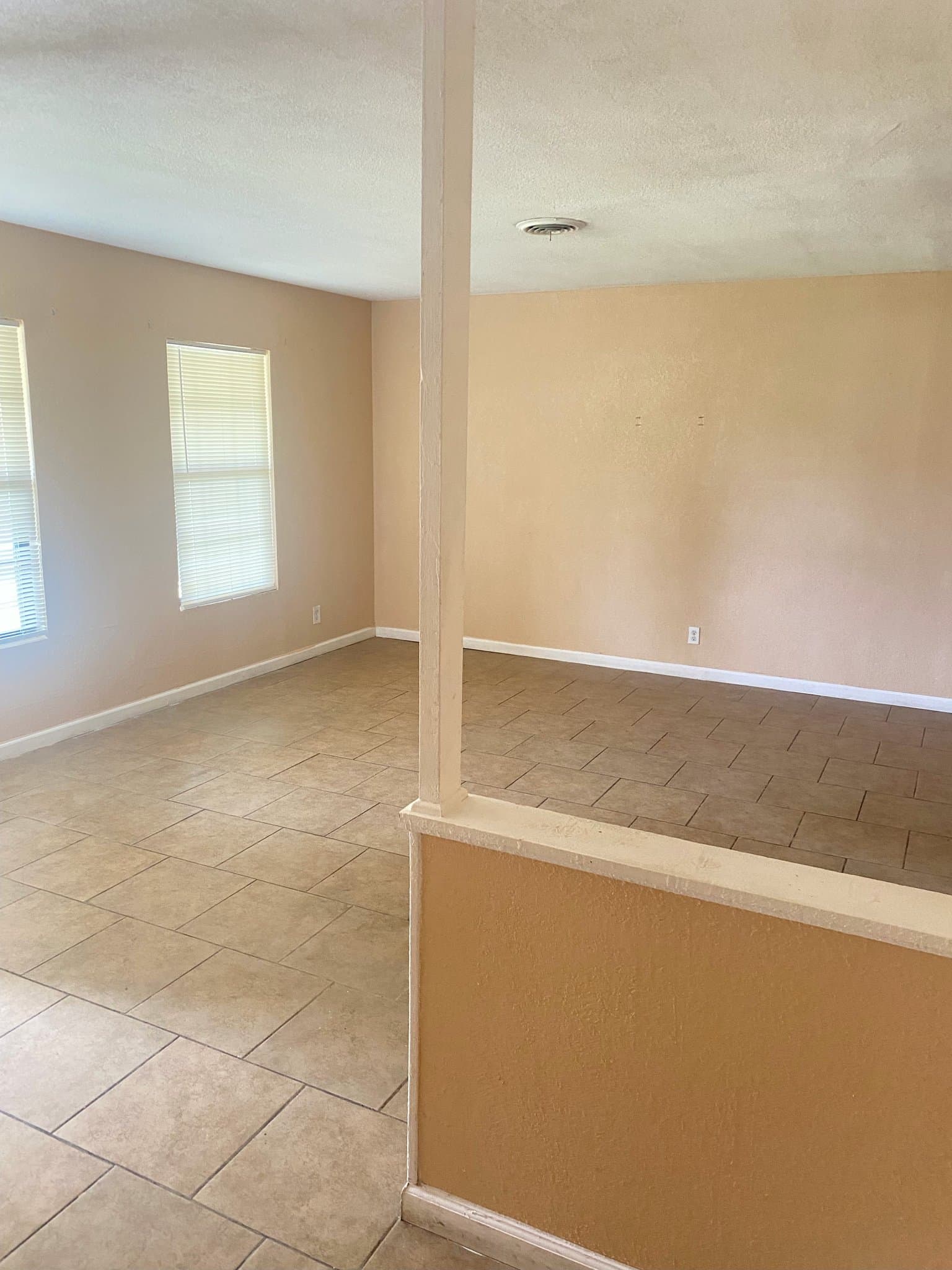 San Antonio House: 223 Dartmoor St,