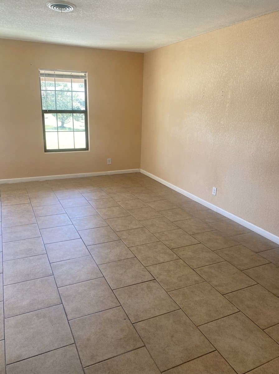 San Antonio House: 223 Dartmoor St,