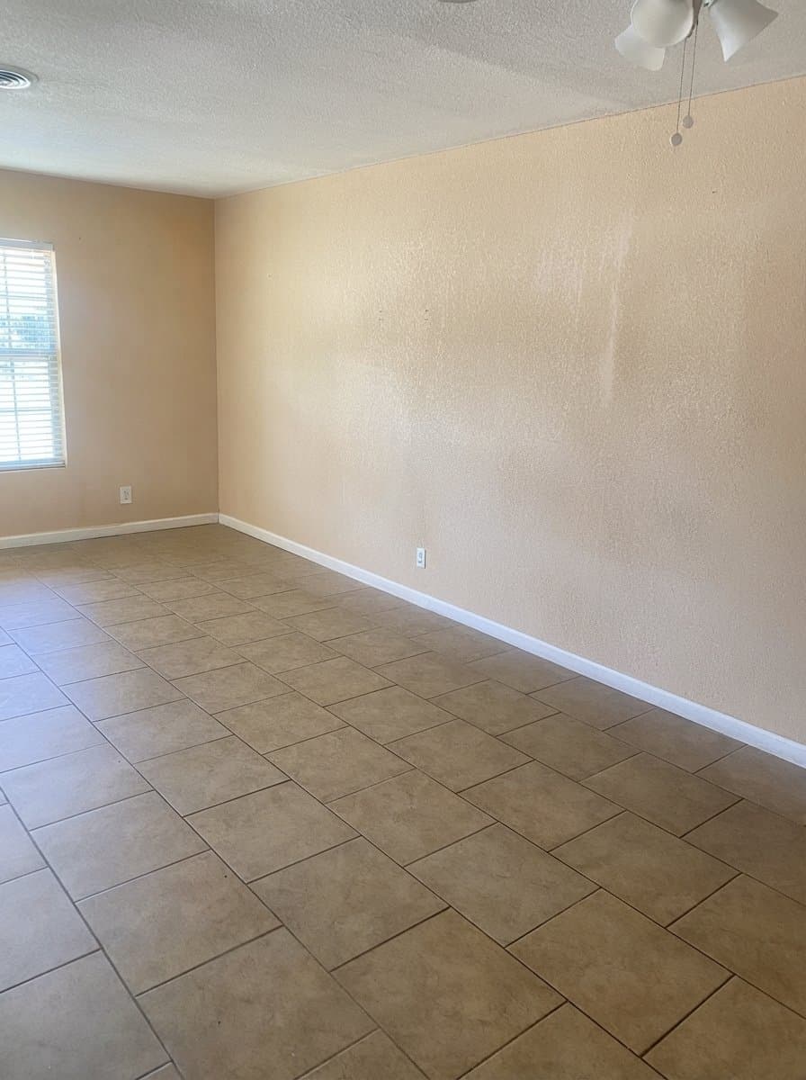 San Antonio House: 223 Dartmoor St,