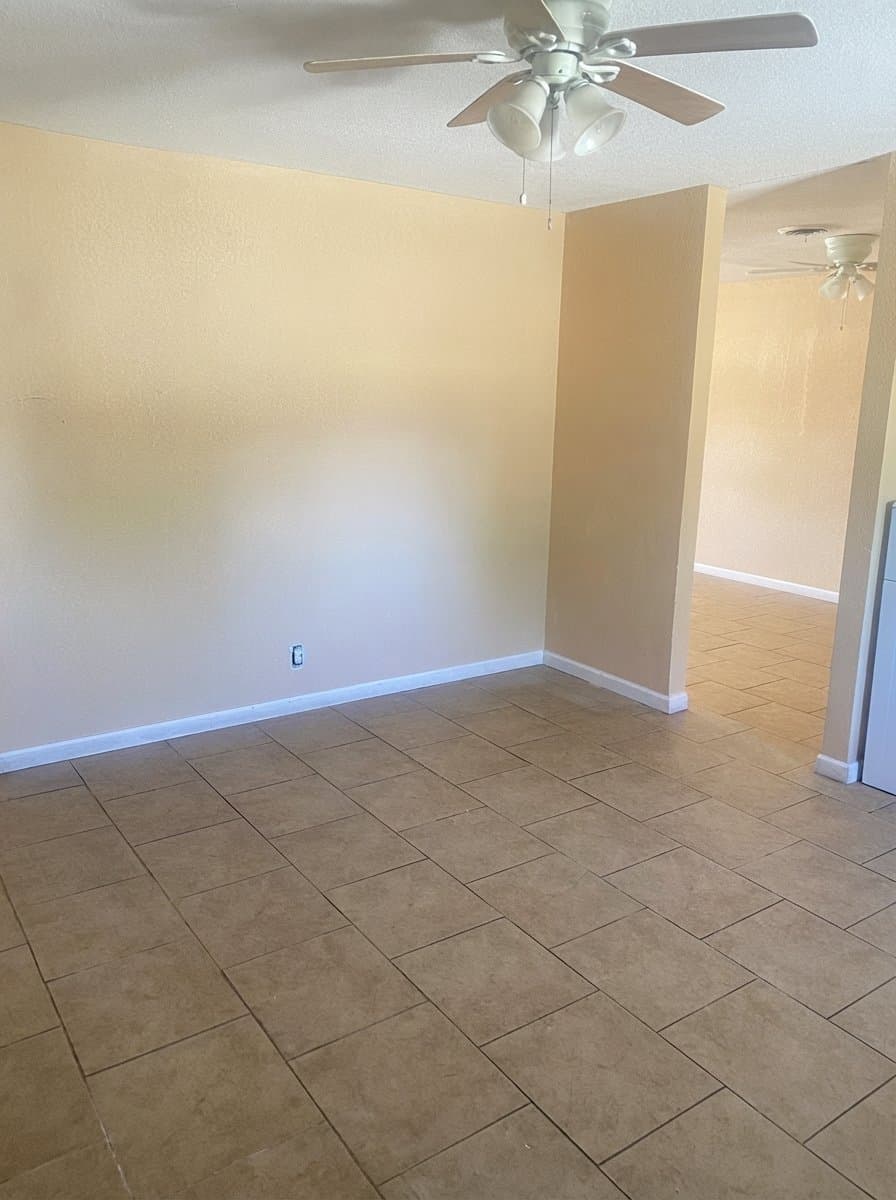San Antonio House: 223 Dartmoor St,