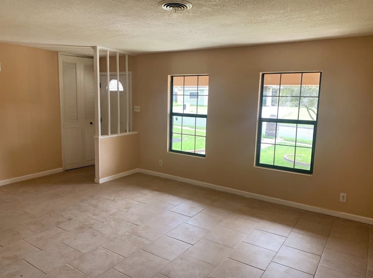 San Antonio House: 223 Dartmoor St,