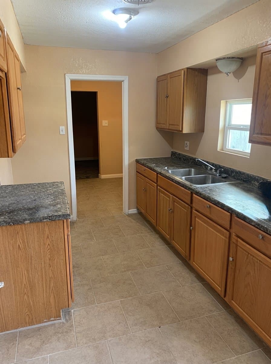 San Antonio House: 223 Dartmoor St,