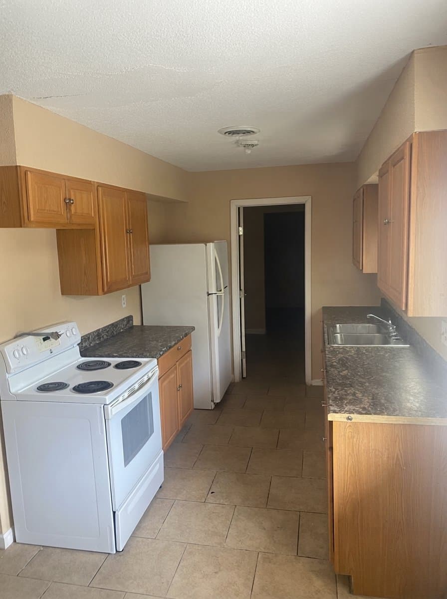 San Antonio House: 223 Dartmoor St,