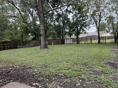 Lawrence House: 1004 E 25th Ter