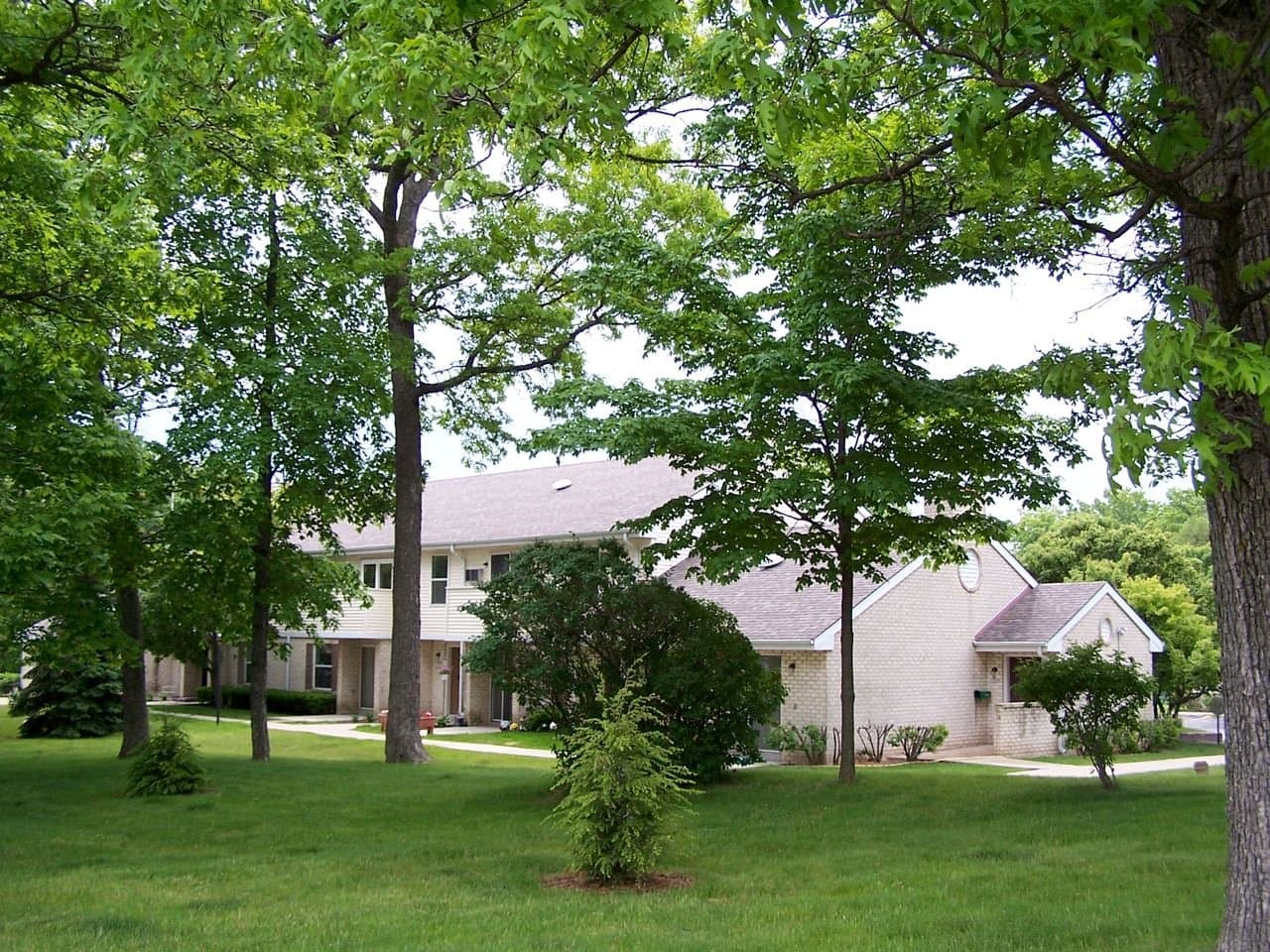 Franklin Apartment: 6340 S 35th St