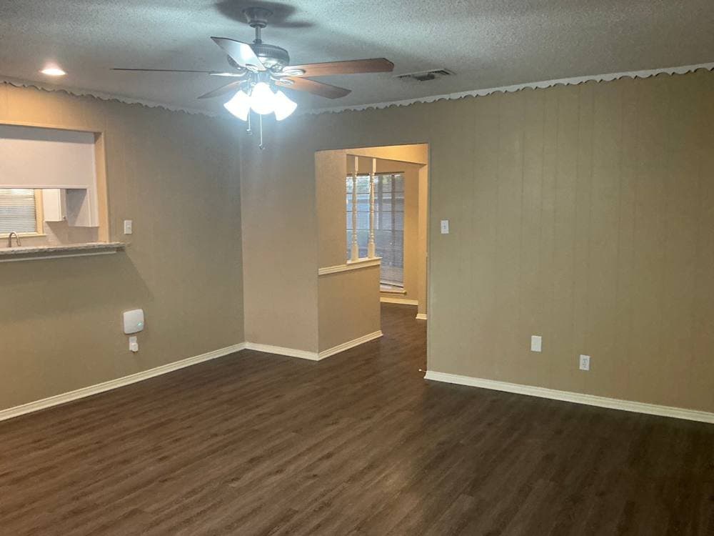 Desoto House: 108 Valleyglen Dr