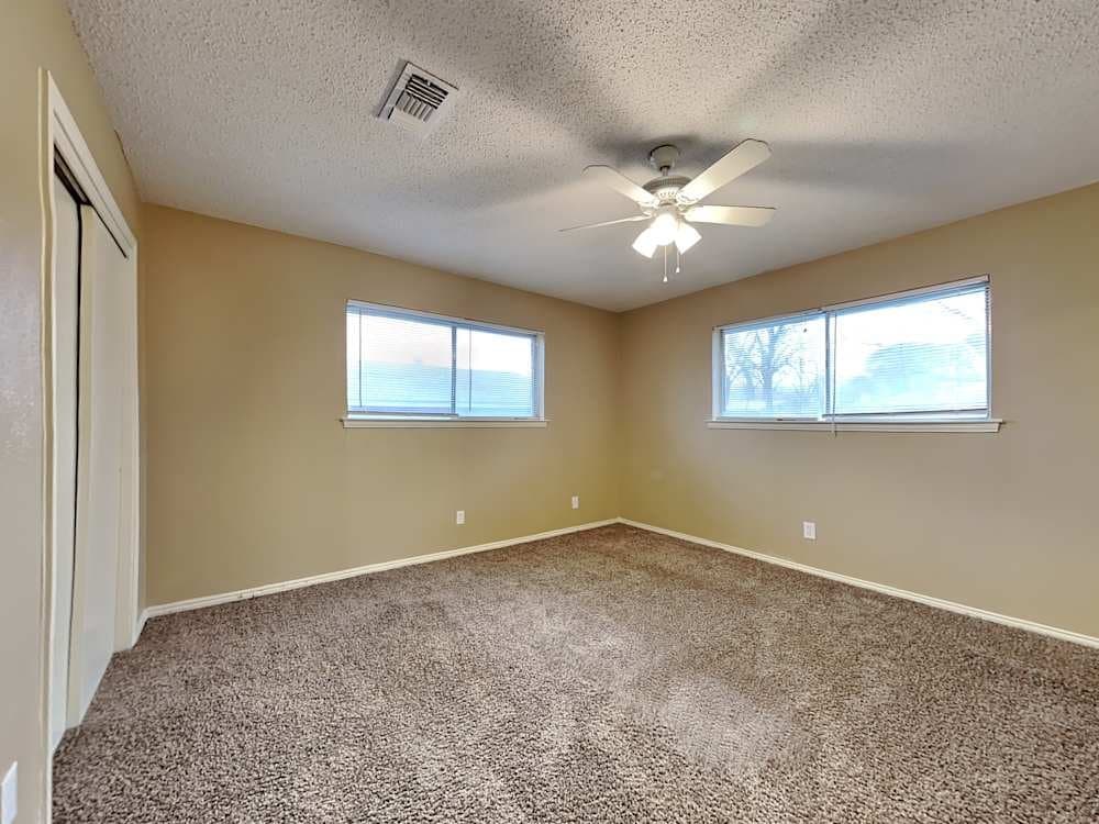 Desoto House: 108 Valleyglen Dr