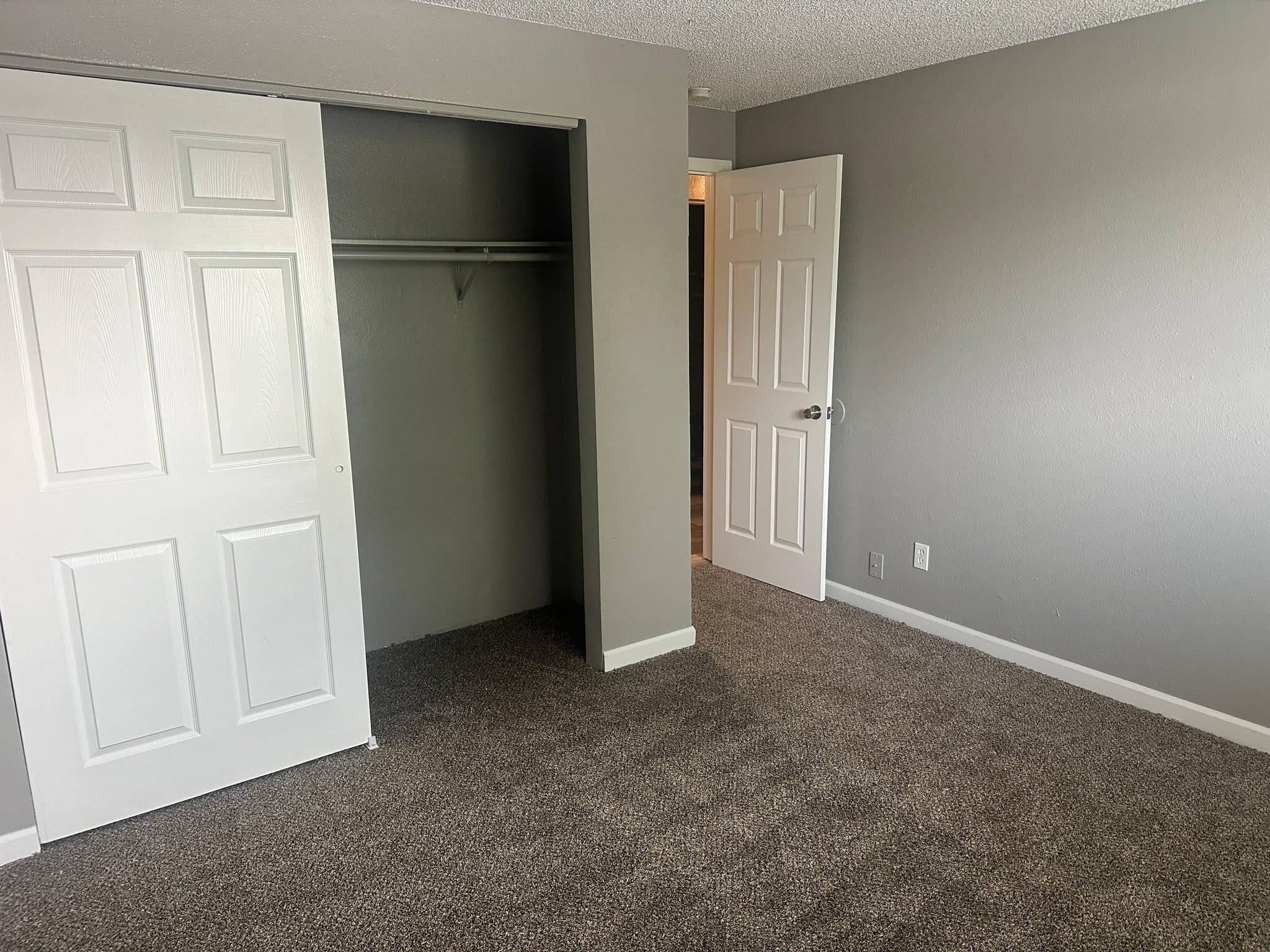Kennewick Apartment: 1707 W 6th Ave