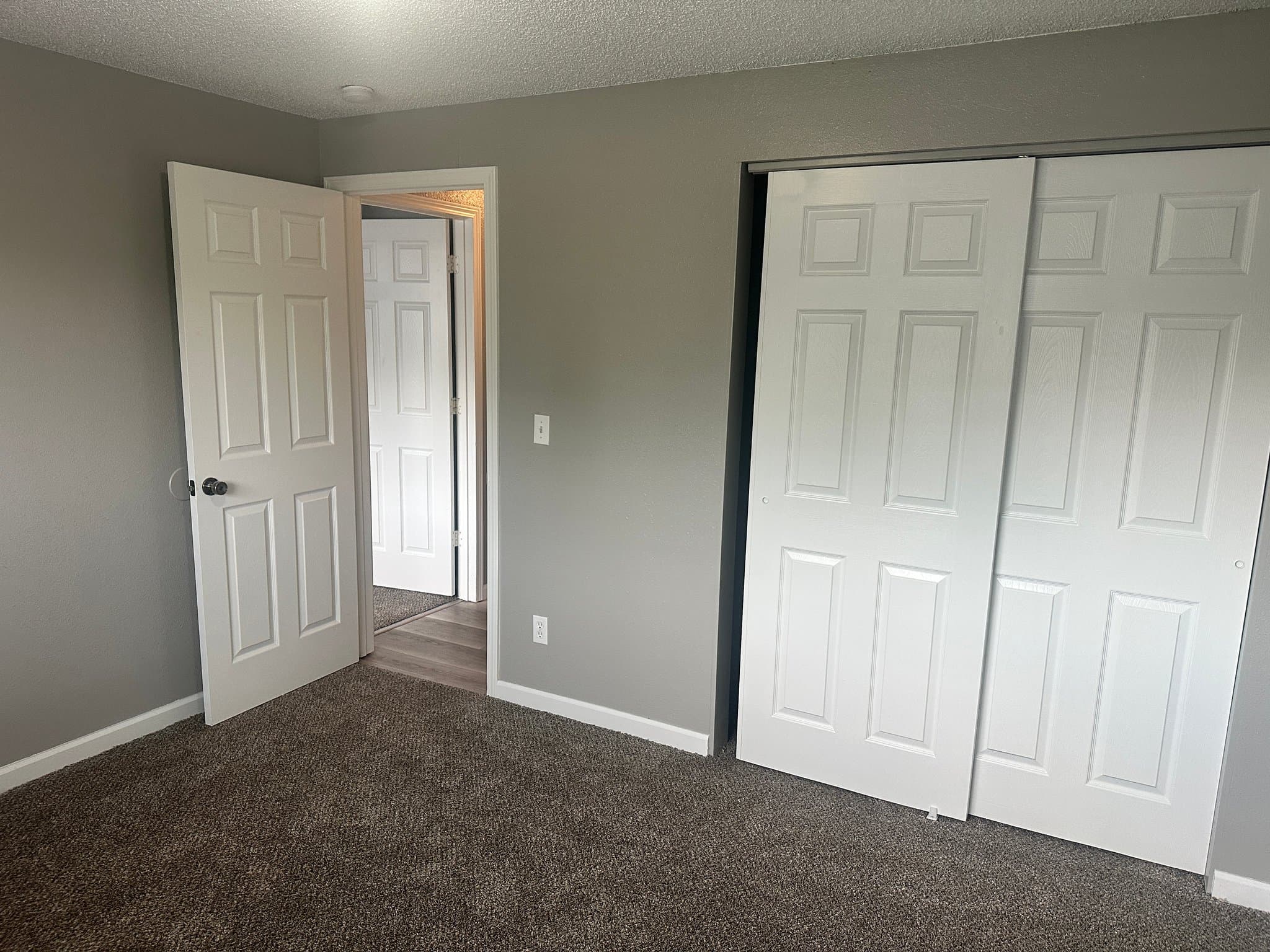 Kennewick Apartment: 1707 W 6th Ave