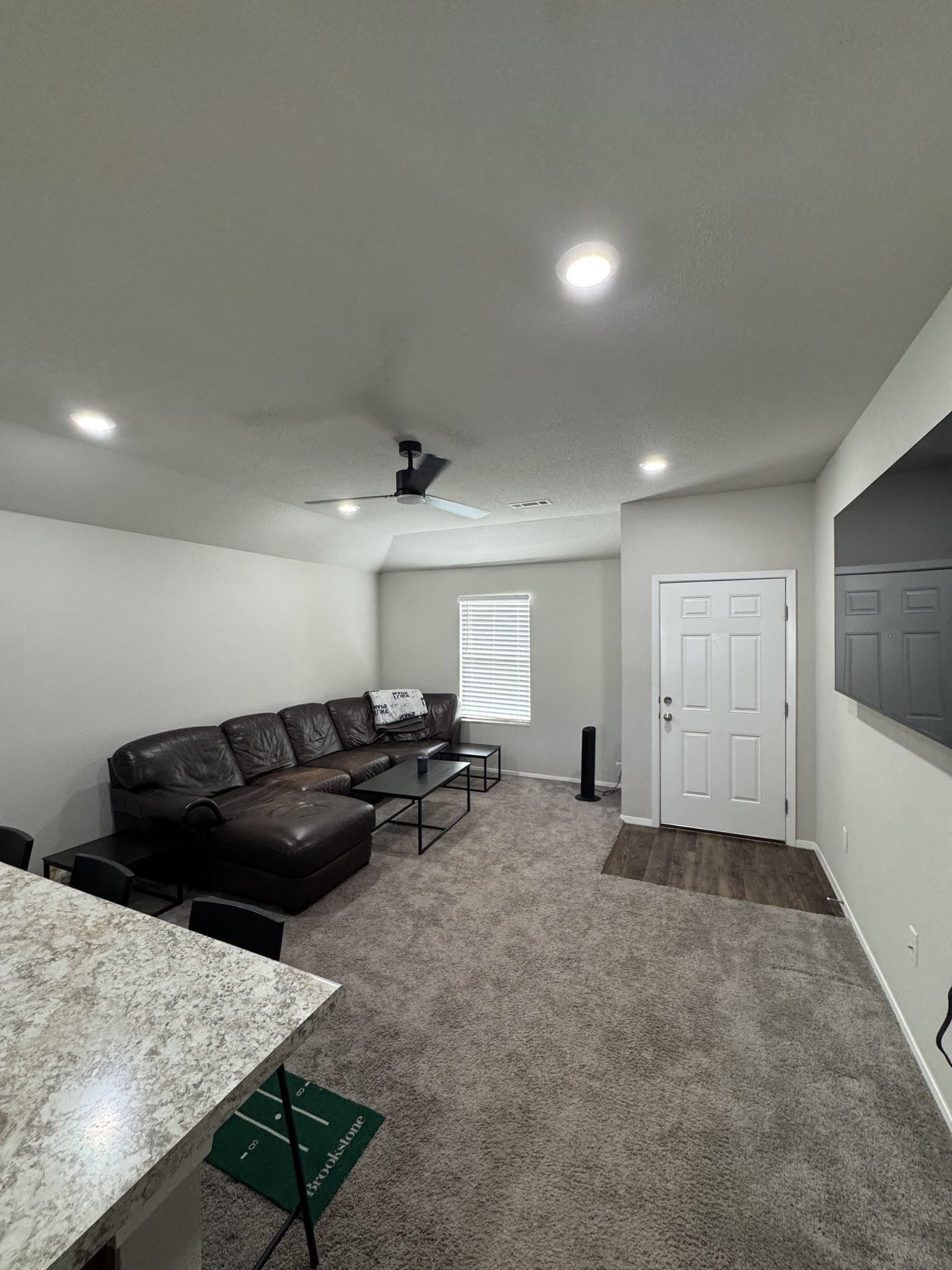 Fayetteville House: 733 S Jaybird Ln