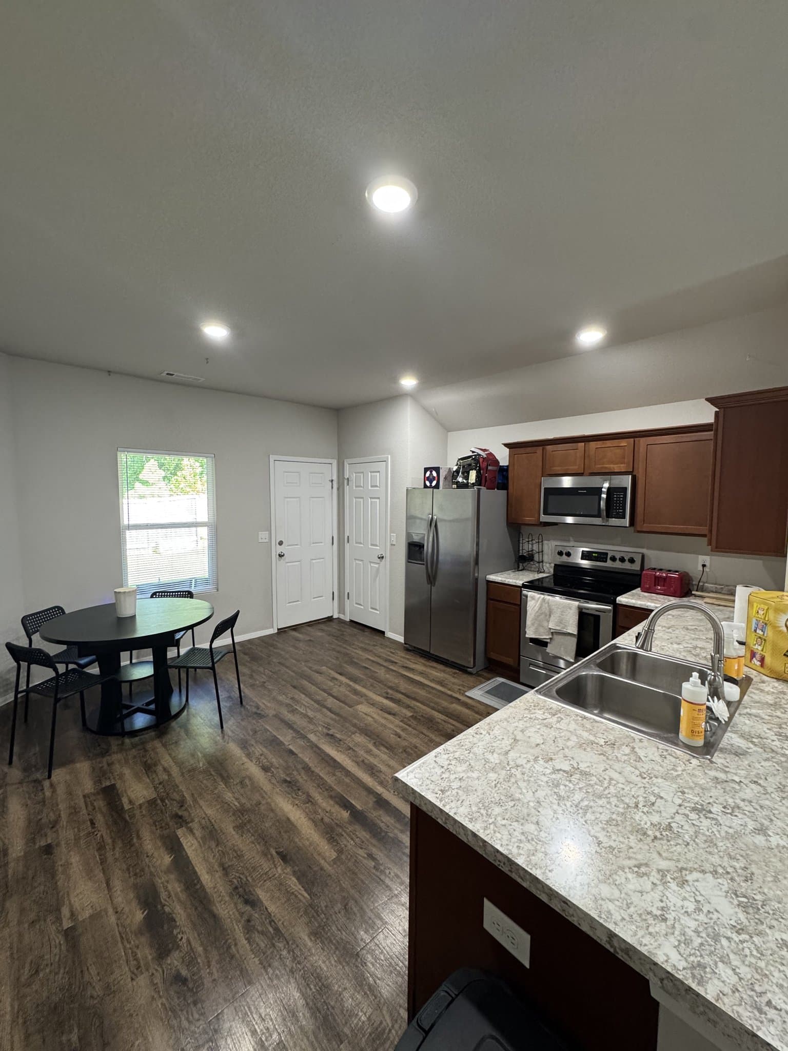 Fayetteville House: 733 S Jaybird Ln