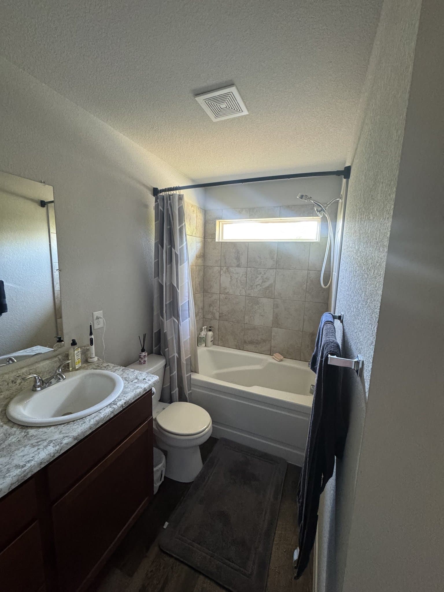 Fayetteville House: 733 S Jaybird Ln